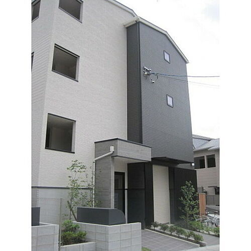 兵庫県宝塚市清荒神３丁目 3階建