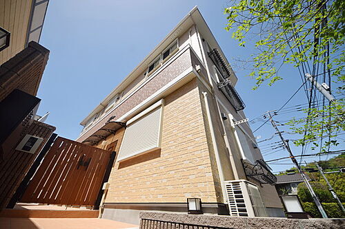 東京都多摩市唐木田１丁目 3階建