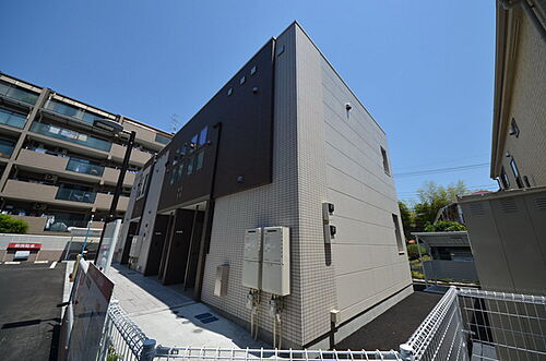 東京都多摩市鶴牧２丁目 2階建 築10年4ヶ月