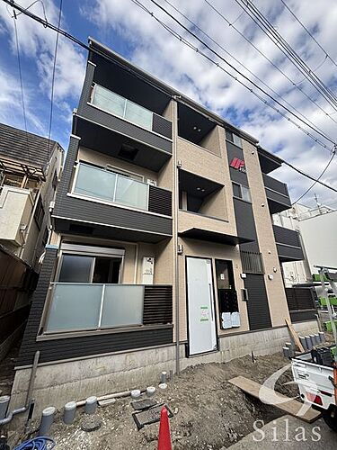 兵庫県尼崎市北大物町 3階建 