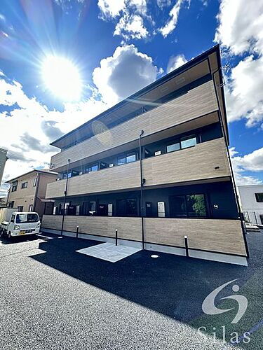 大阪府枚方市枚方元町 3階建