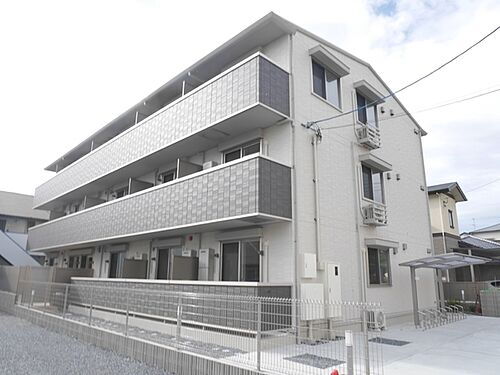 大阪府茨木市上穂東町 築3年3ヶ月 3階建