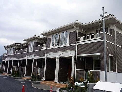 神奈川県愛甲郡愛川町中津 2階建