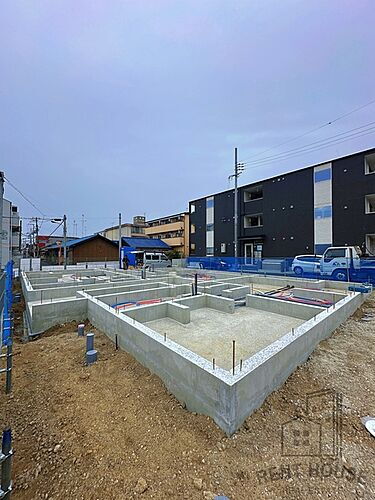 大阪府岸和田市上野町東 3階建 