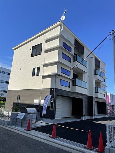 神奈川県藤沢市土棚 3階建 