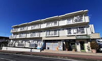 神奈川県伊勢原市東大竹1丁目 3階建 築37年5ヶ月