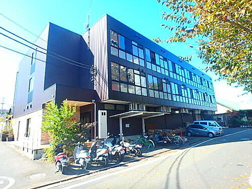 東京都八王子市松木 3階建