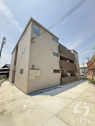 大阪府豊中市若竹町１丁目 3階建