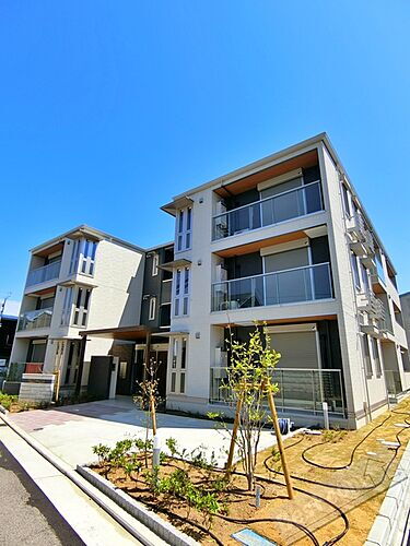 大阪府泉大津市河原町 築5年8ヶ月 3階建