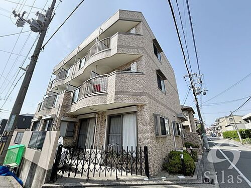 兵庫県西宮市津門綾羽町 3階建