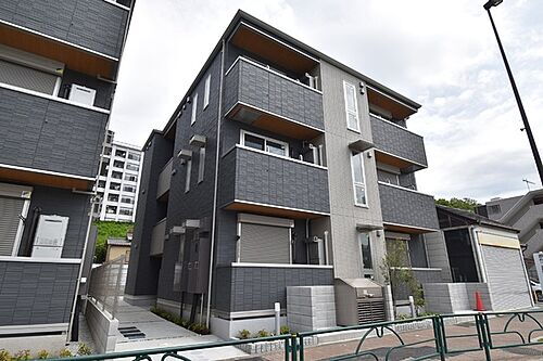 東京都多摩市乞田 3階建 築1年2ヶ月