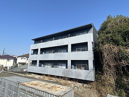 サンライズヒルズ 3階建