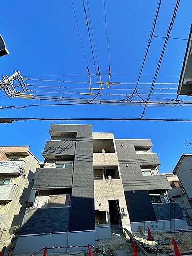 大阪府堺市西区鳳中町９丁  3階建