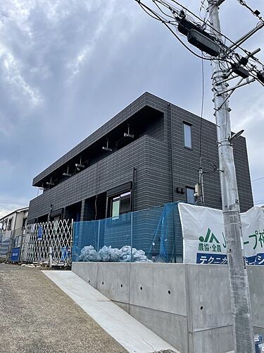 神奈川県藤沢市湘南台６丁目 2階建 