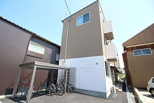 新潟県新潟市中央区本町通１４番町 3階建