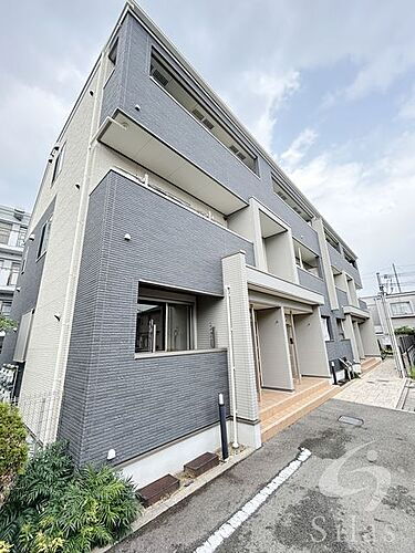 兵庫県西宮市薬師町 3階建