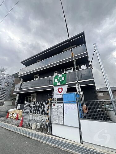 大阪府茨木市蔵垣内３丁目  3階建
