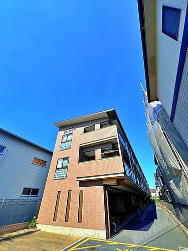 大阪府泉大津市池浦町５丁目 3階建