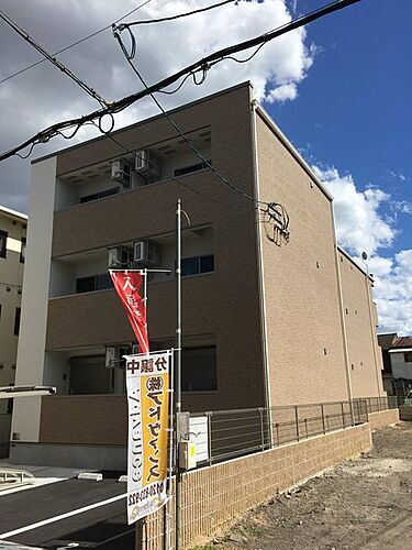 兵庫県尼崎市西難波町３丁目 築7年4ヶ月 3階建