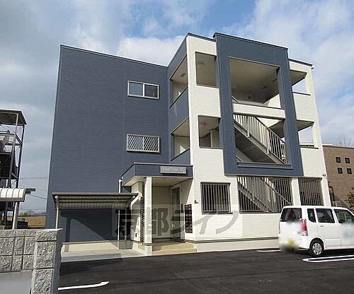 大阪府枚方市樋之上町 築5年1ヶ月 3階建