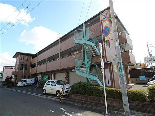 大阪府高槻市氷室町１丁目 3階建