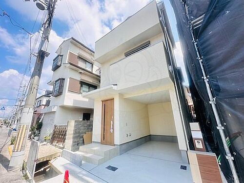 大阪府高槻市津之江町３丁目  2階建