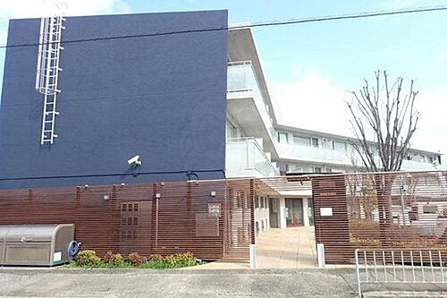 大阪府茨木市東宮町 築20年9ヶ月 3階建