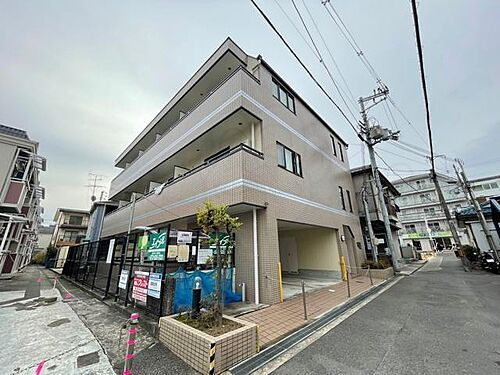 大阪府茨木市中総持寺町 築30年2ヶ月 3階建