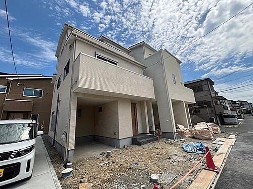 大阪府高槻市津之江町３丁目  3階建