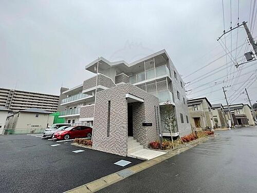 大阪府三島郡島本町桜井５丁目 築1年未満 3階建