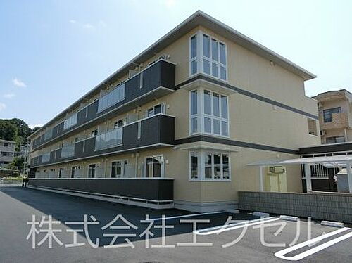 東京都日野市三沢１丁目 3階建 築8年5ヶ月