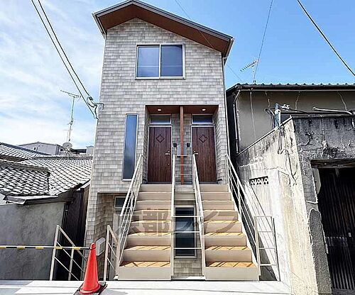 京都府京都市伏見区深草大門町 3階建 