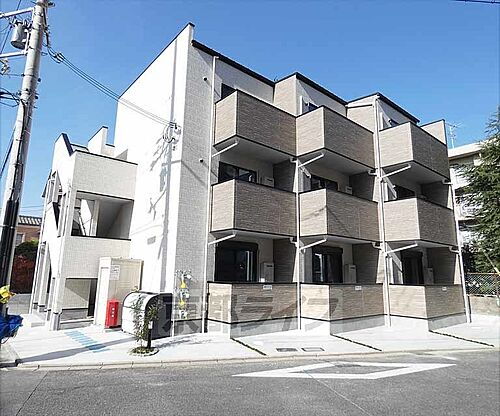 京都府京都市伏見区深草池ノ内町 築7年1ヶ月 3階建