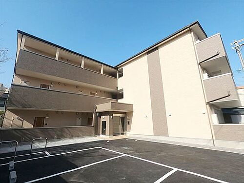 兵庫県神戸市東灘区北青木４丁目 築33年10ヶ月 3階建