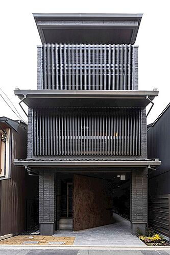 京都府京都市東山区松原通大和大路西入弓矢町 賃貸マンション