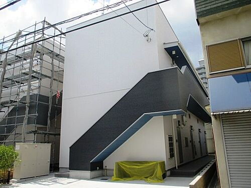 兵庫県尼崎市長洲東通３丁目 2階建