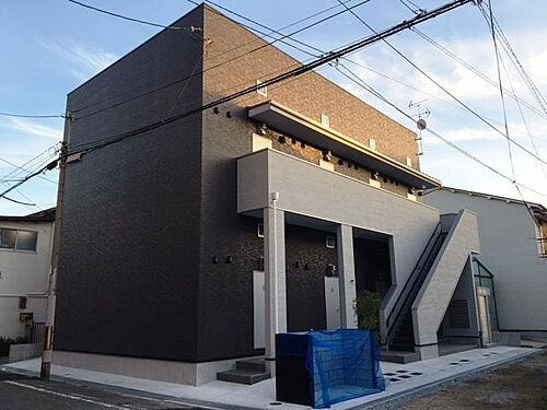 兵庫県尼崎市昭和南通９丁目 築9年1ヶ月 2階建