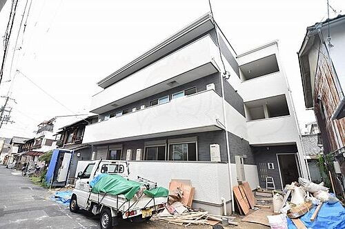 大阪府東大阪市小若江１丁目 3階建