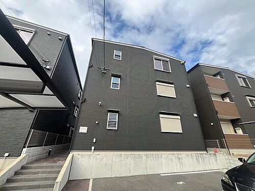 大阪府枚方市招提元町４丁目 築3年5ヶ月 3階建