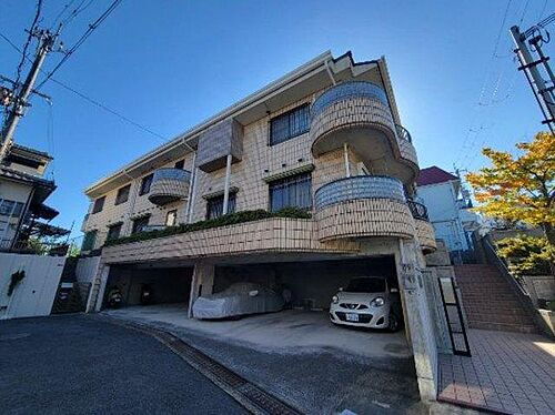 大阪府枚方市岡山手町 築37年9ヶ月 3階建