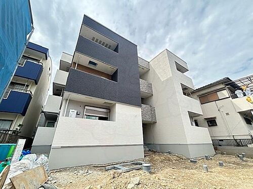 大阪府堺市北区北花田町４丁 3階建 