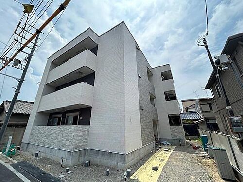 大阪府堺市北区中長尾町３丁  3階建