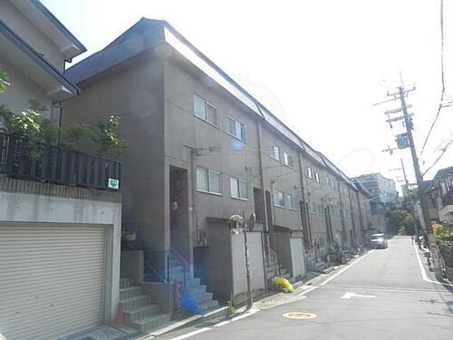 大阪府箕面市瀬川４丁目 3階建