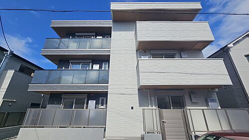 兵庫県西宮市上甲子園１丁目  3階建