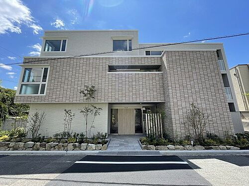 兵庫県神戸市灘区高羽町５丁目 築1年4ヶ月 3階建