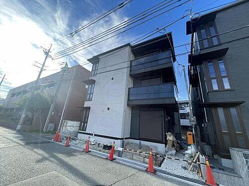 兵庫県尼崎市南武庫之荘３丁目  3階建