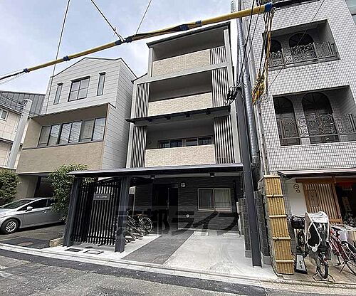 カローレ御所南 4階建