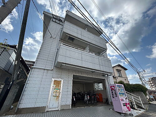 福岡県福岡市東区和白東５丁目 3階建 築33年4ヶ月