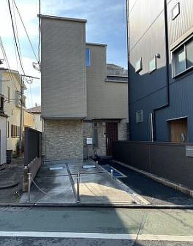 東京都小金井市緑町１丁目 3階建