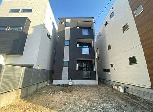 愛知県名古屋市中村区中村本町１丁目 築1年8ヶ月 3階建